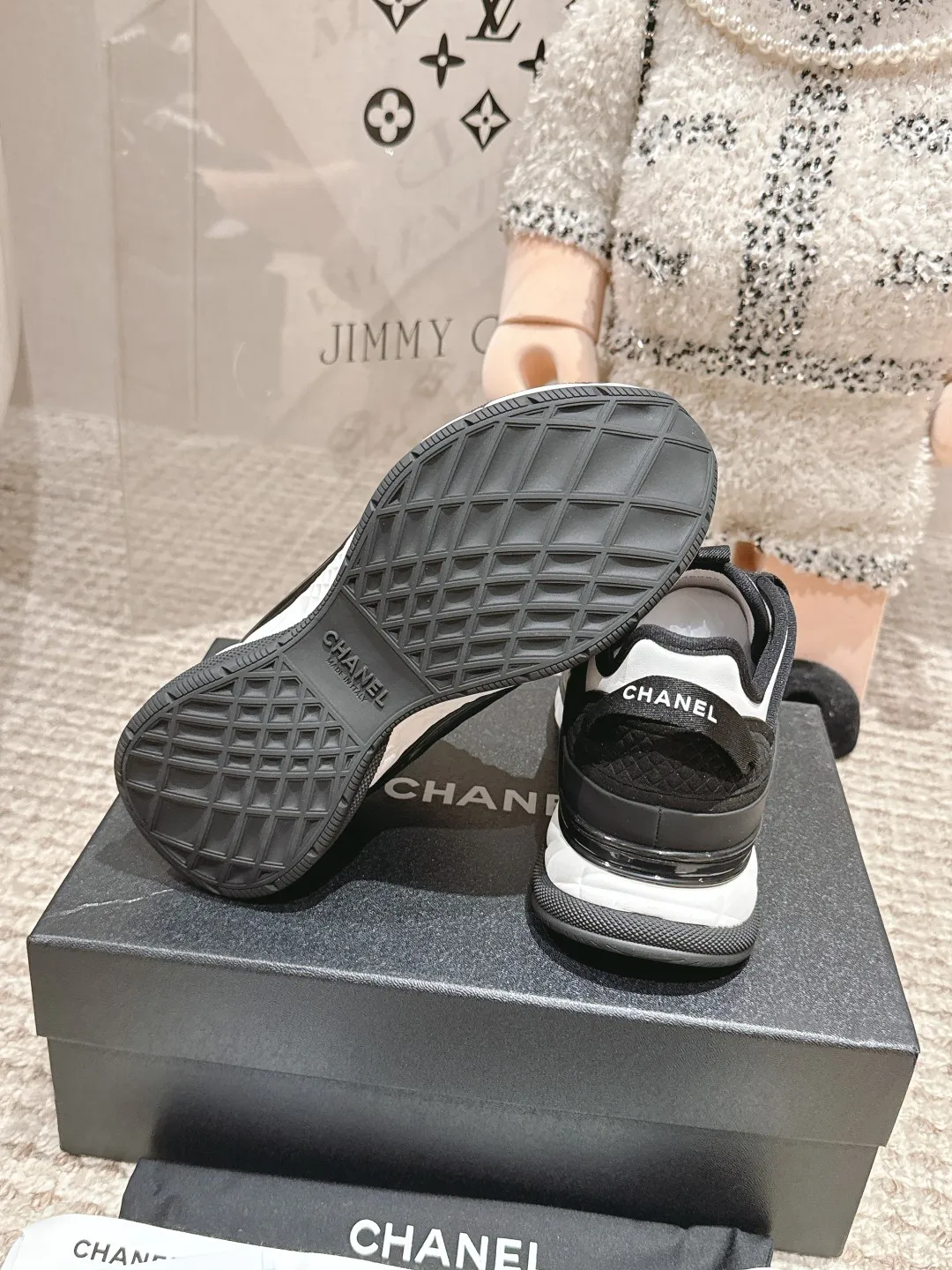 👟👟Ex-factory price 560👟👟Chanel Chanel dad shoes, casual sports shoes. This classic design; the upper is embroidered with various techniques; the outsole is fashionable and sporty; it is unusual to incorporate a variety of color matching elements... The diversified mix and match is very good-looking and versatile, casual, fashionable, sports, and outdoor can be taken into account... ꫛꫀꪝ Go➫ Material: ❶Upper is made of: Original imported first-layer silk cowhide + original waterproof cloth + original first-layer cowhide ❷Inner lining: original sheep lining ❸Outsole based on: original T👟👟Factory price U combination outsole Special counter boutique packaging complete set for women 35–41